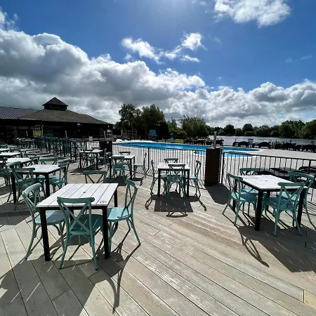 Dragonfly Lodge South Cerney Exterior photo
