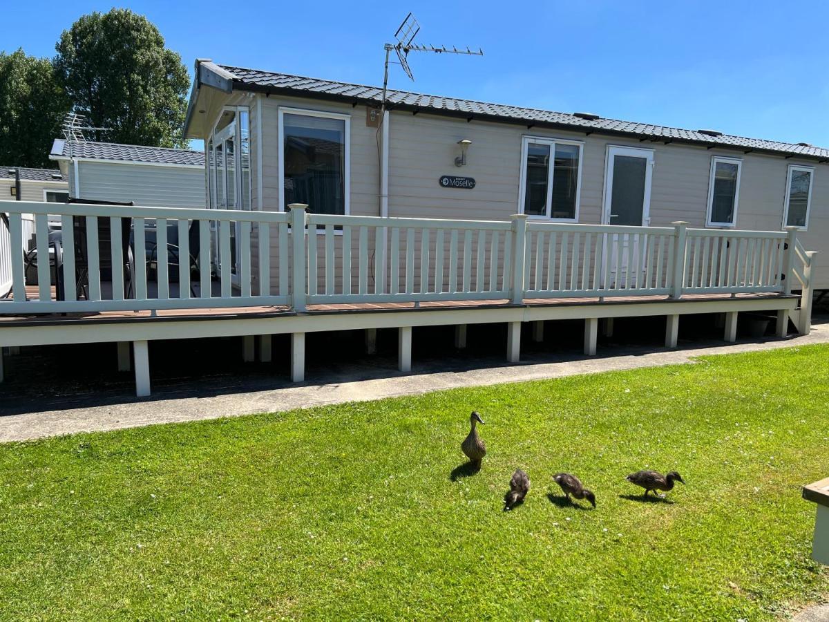 Holiday home Dragonfly South Cerney